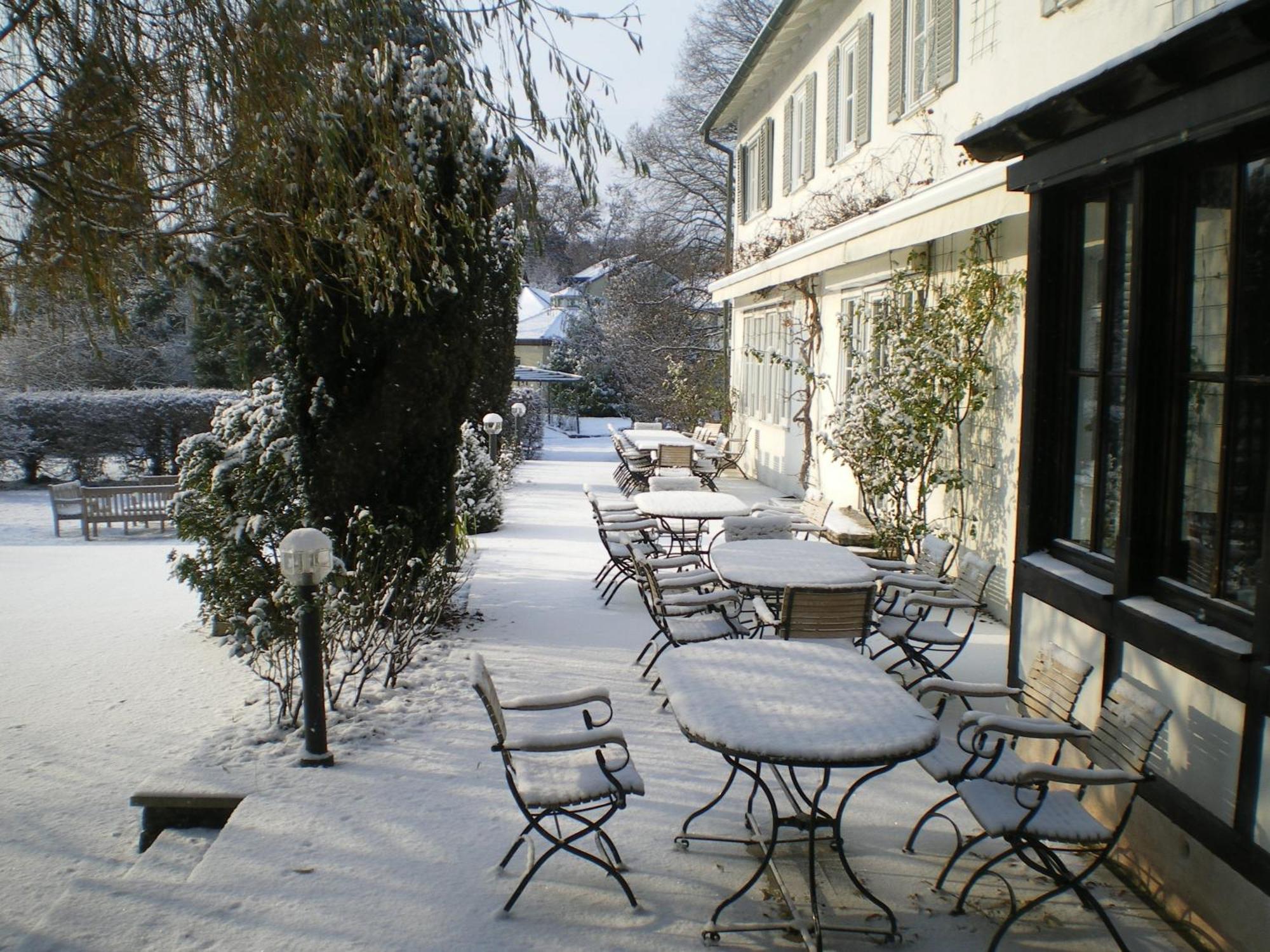 Hotel Landgut Burg Gmbh Weinstadt Exterior photo